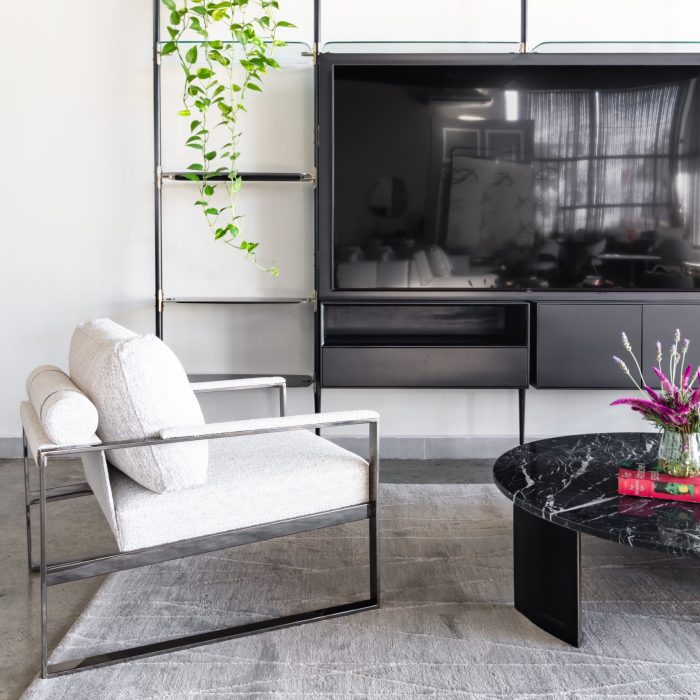 Foto Ambiente Detalhe Estante Grid Poltrona Ivy