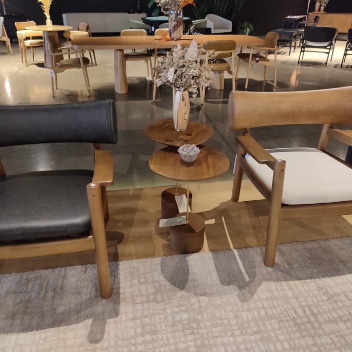Poltrona Alpe 11 + Poltrona Alpe 02 + Mesa de Apoio Pampa