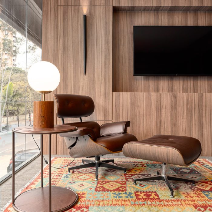 Poltrona Charles Eames_La Paz Pinhão_Mesa Lenho_Salva Design de Mobiliário (2)