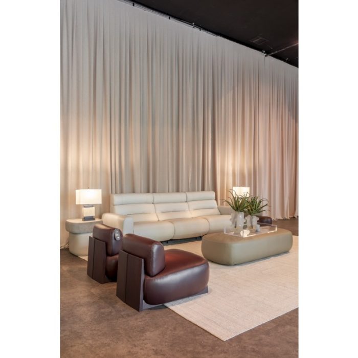 poltrona-prosa-sereno-berinjela-madeira-malbec-pufe-cais-salva-design-de-mobiliario-1