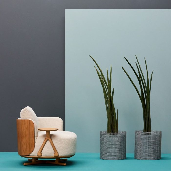 poltrona_arborea_braco_unico_mesa_de_apoio_costas_laminada_emporio.10