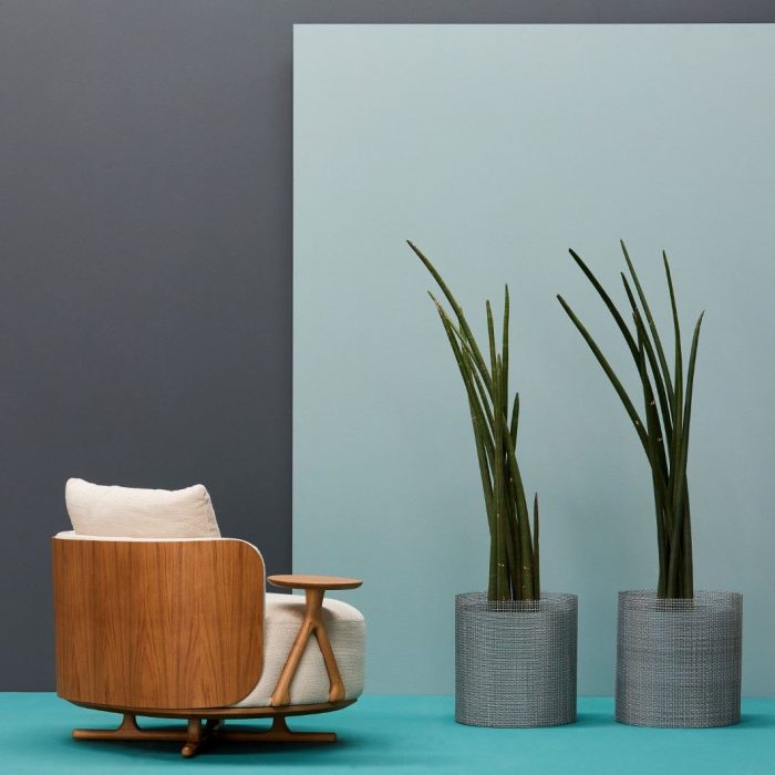poltrona_arborea_braco_unico_mesa_de_apoio_costas_laminada_emporio.8