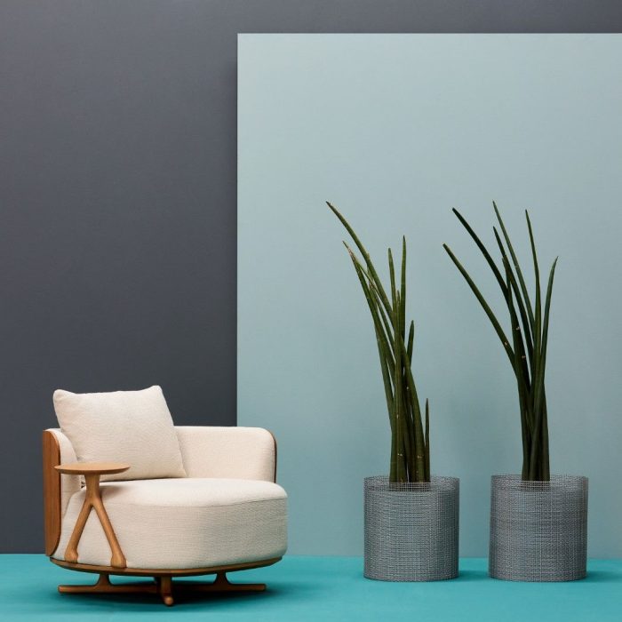 poltrona_arborea_braco_unico_mesa_de_apoio_costas_laminada_emporio.9